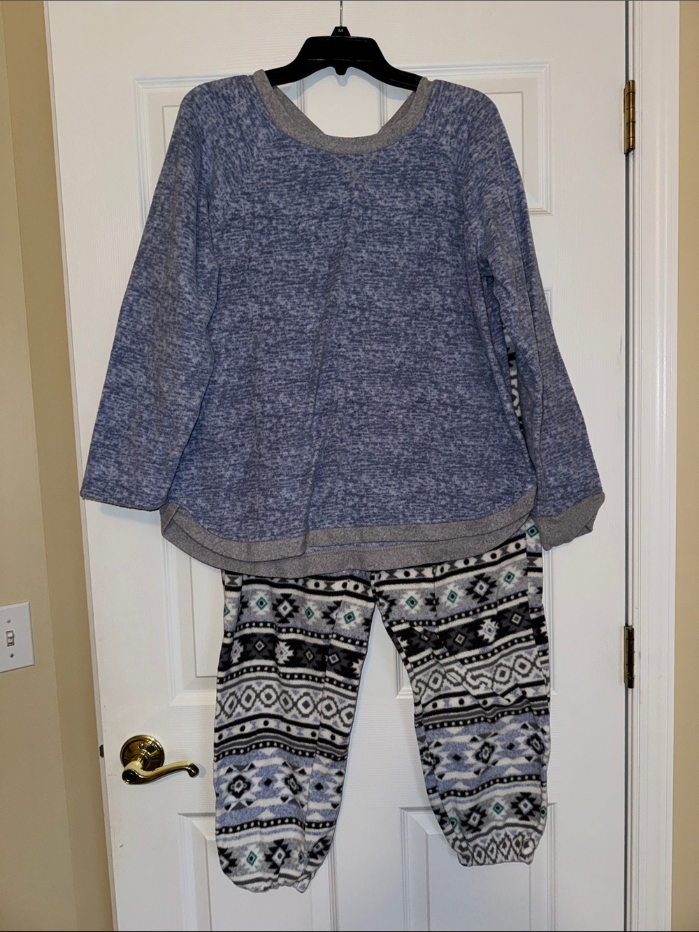 Cuddl Duds Fleece Blue Top with Pattern Black & White Jogger Pajama Set Cozy